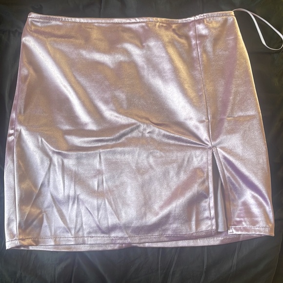 Mini skirts - Picture 3 of 5